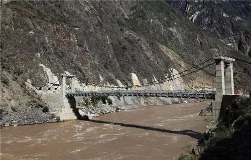 关于河南郑州暴雨的故事简短,郑州的暴雨故事简短介绍