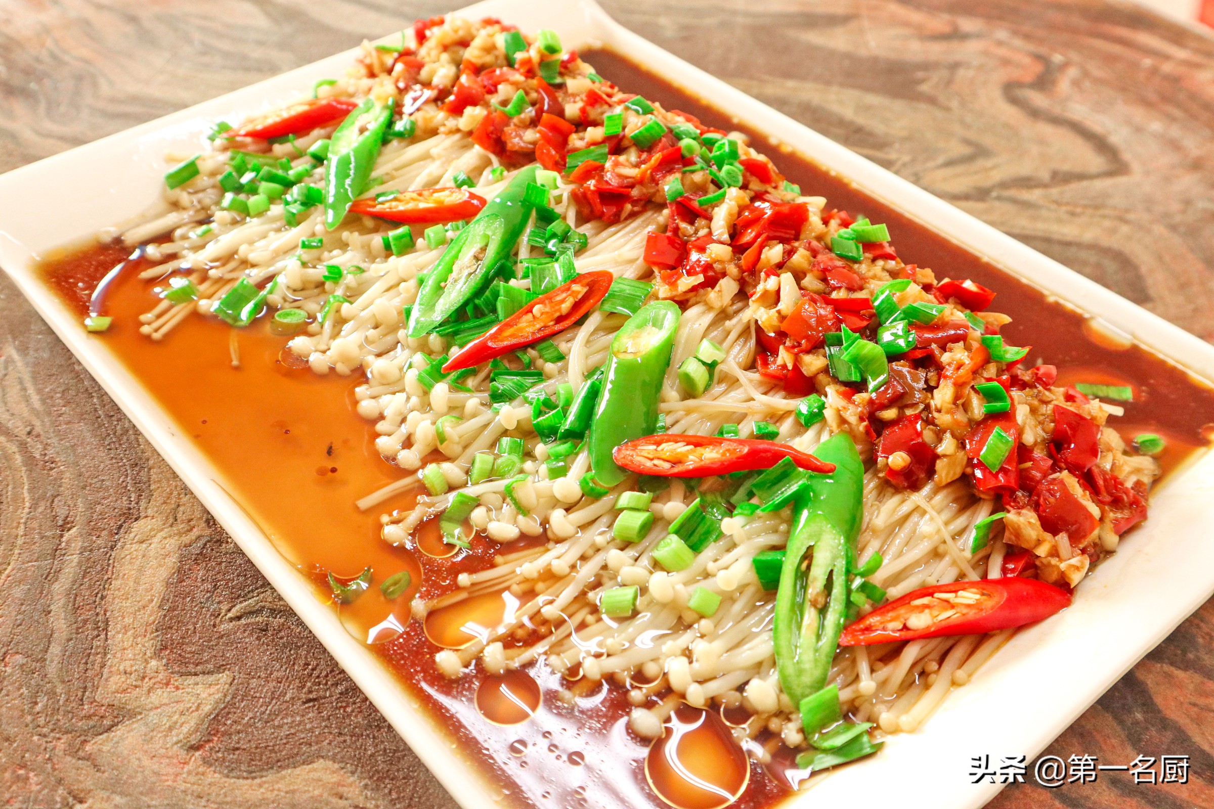 金针菇简单好吃的做菜方法,正宗脆爽香椒金针菇的做法