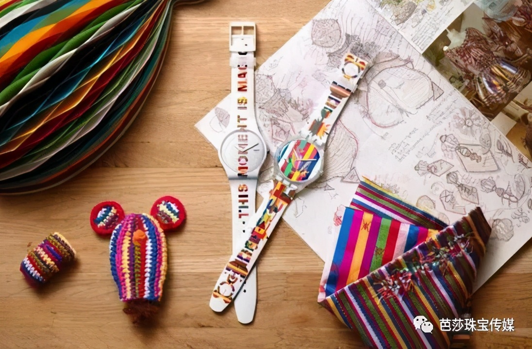 村上隆联名表出圈，谁说打工人配不上艺术表？