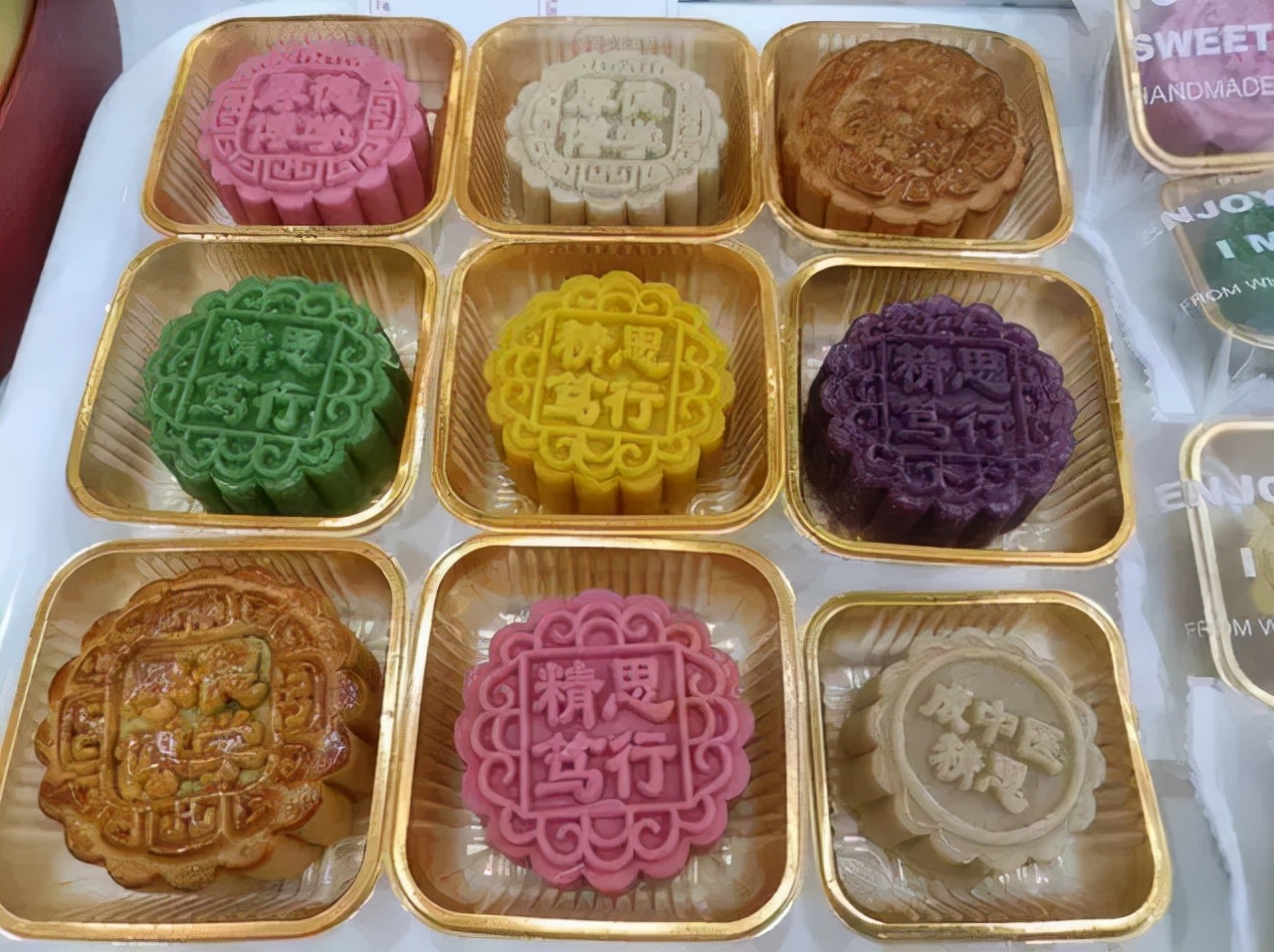 今年的月饼要多个五角星了,今年的月饼要多一个五角星了