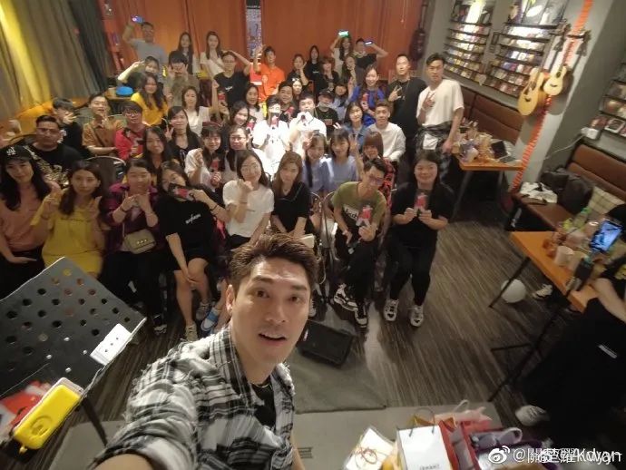 谭咏麟契仔是谁,谭咏麟大排档