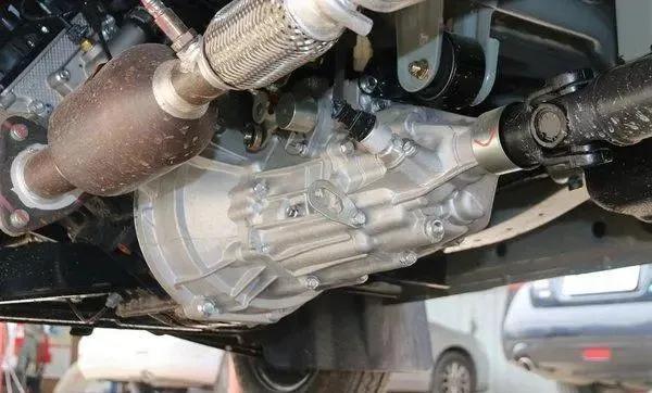 金杯s22双排微卡和t32对比,金杯t32微卡小货车限重是多少