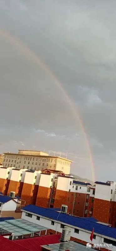 下雨了下雨了仿照儿歌写一句话,下雨了下雨了下雨了歌词试听
