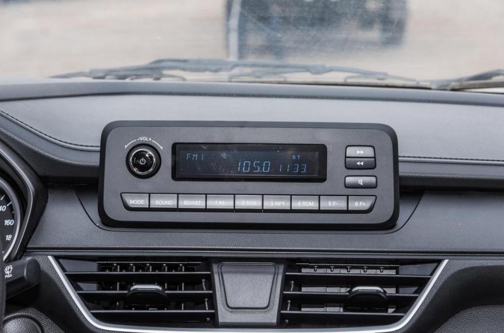 五菱宏光经典款国六1.5,五菱宏光经典款国六1.5测评