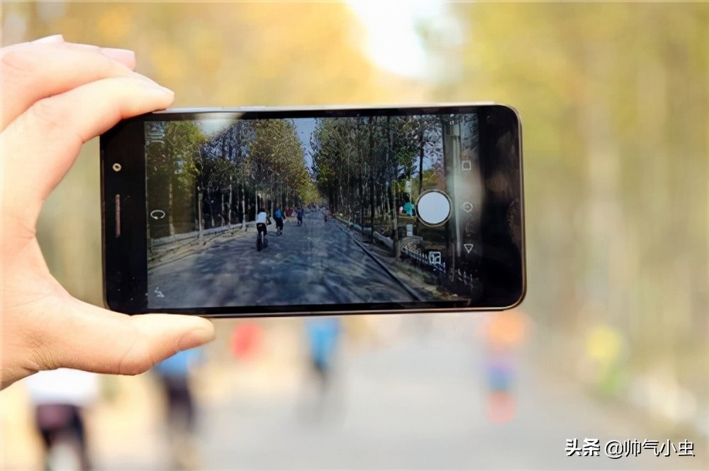 视频拍摄最佳辅助工具：手机云台该怎样选择？