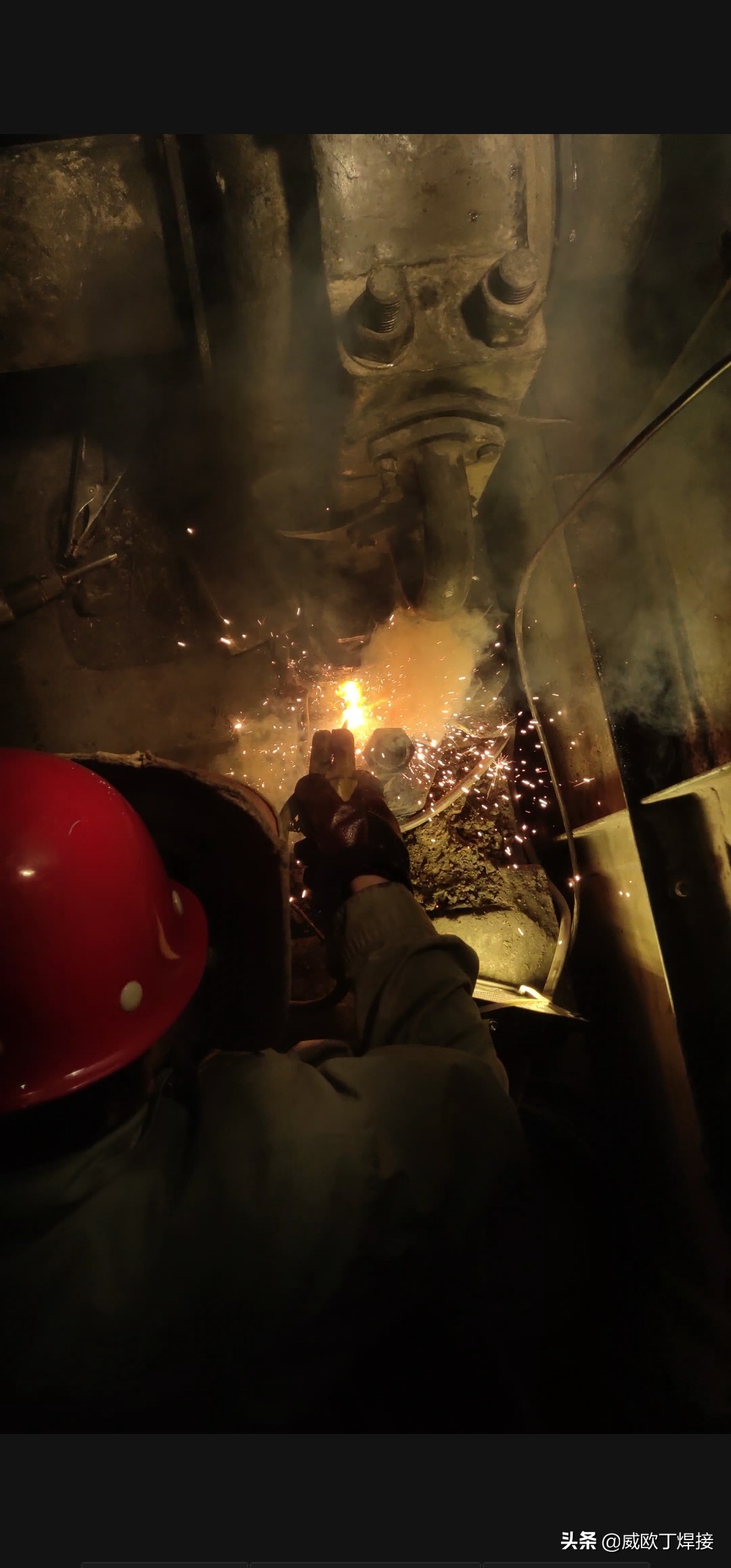 铸铁电机底座断裂,铸铁机械开裂修复