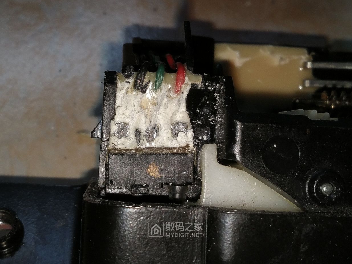 福特嘉年华后备箱锁打不开,福特嘉年华两厢后备箱锁应急开关