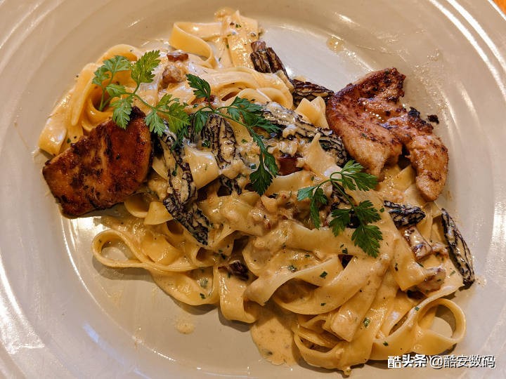 谷歌pixel4,pixel4xl最大亮度