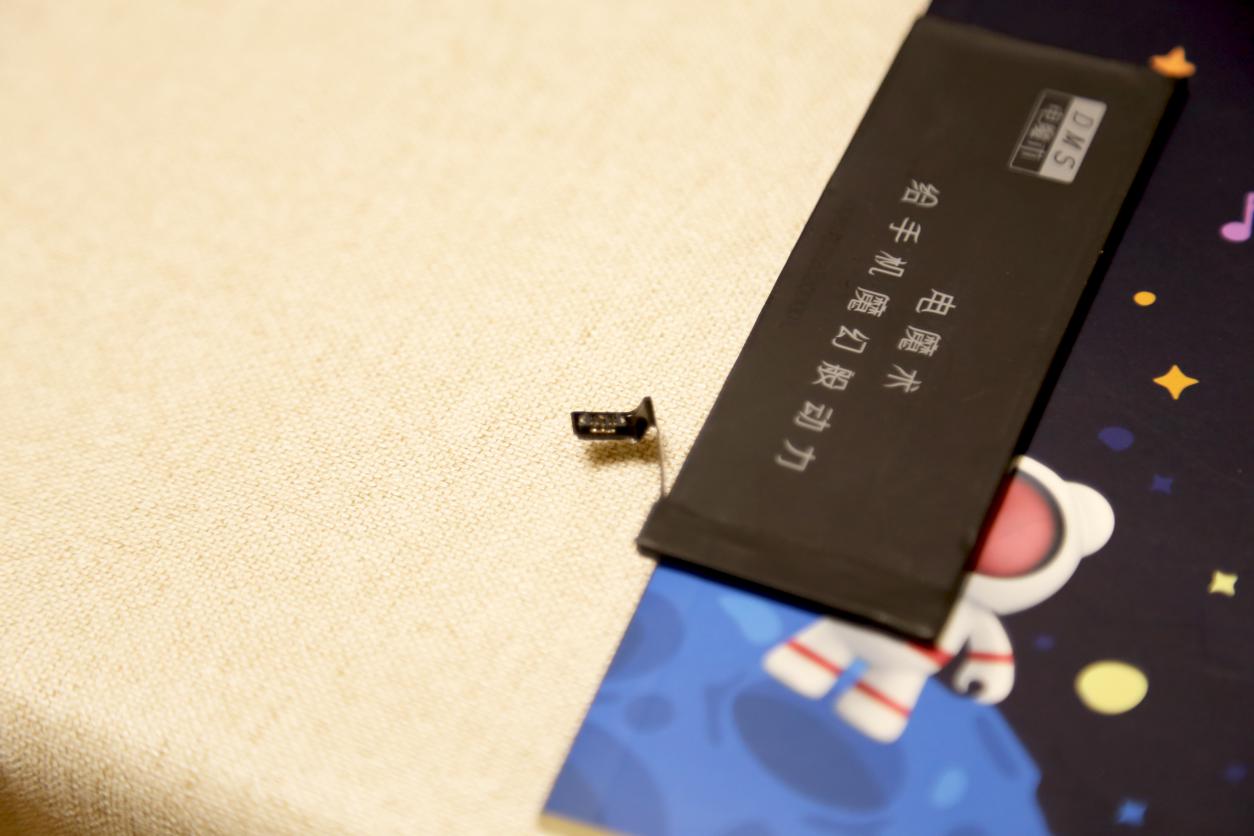 苹果se手机换过电池还值得买吗 (iphonese可以换8的电池吗)