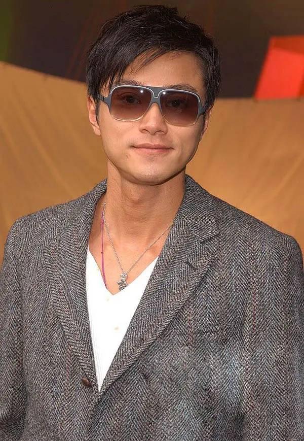 31位香港男演员今昔对比,还记得这些熟悉的男神面孔吗