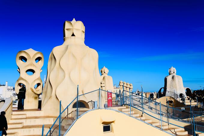 米拉之家是什么风格建筑,和米拉之家相似的建筑