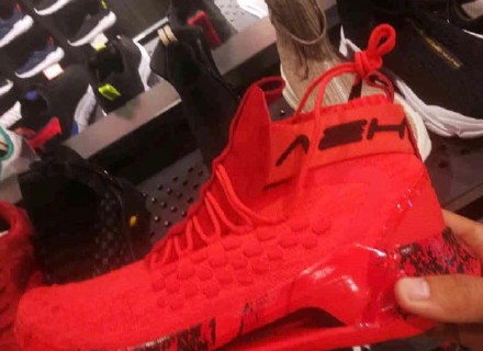 汤普森球鞋kt4和kt5谁好,汤普森kt4和kt5的区别