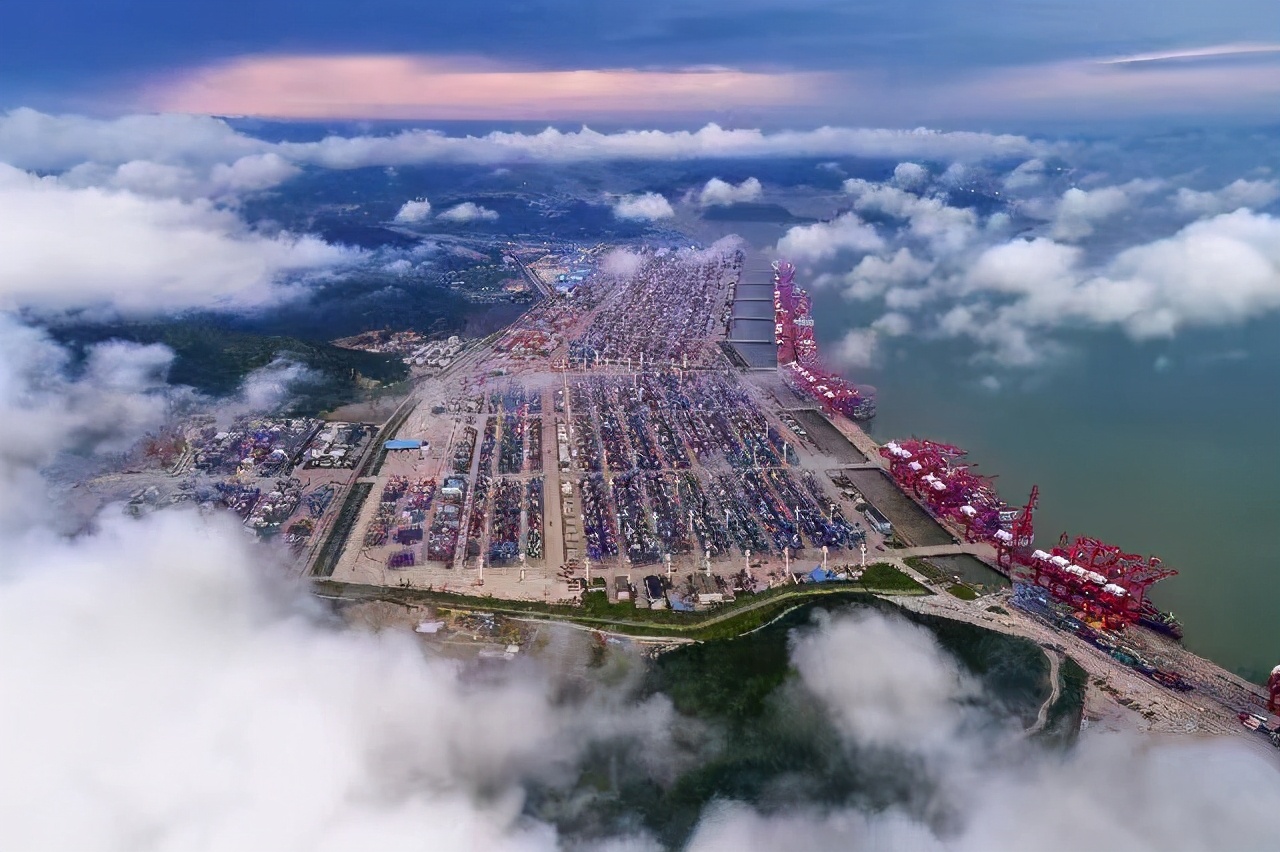 楼盘测评世茂璀璨,楼盘热销靠的是地段还是品质