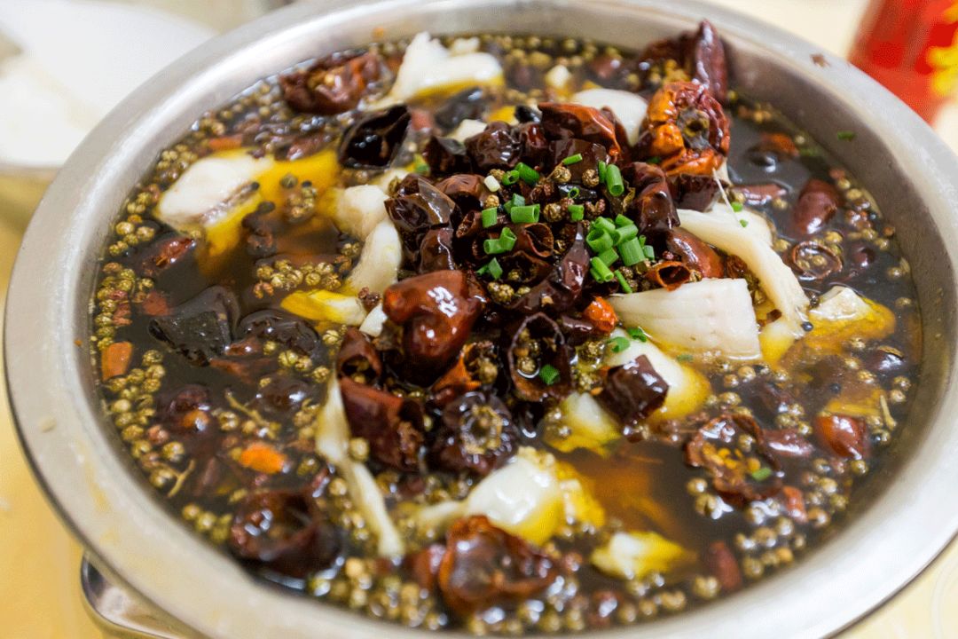 吃完整条恩施街，发现住在青山的才是人生赢家