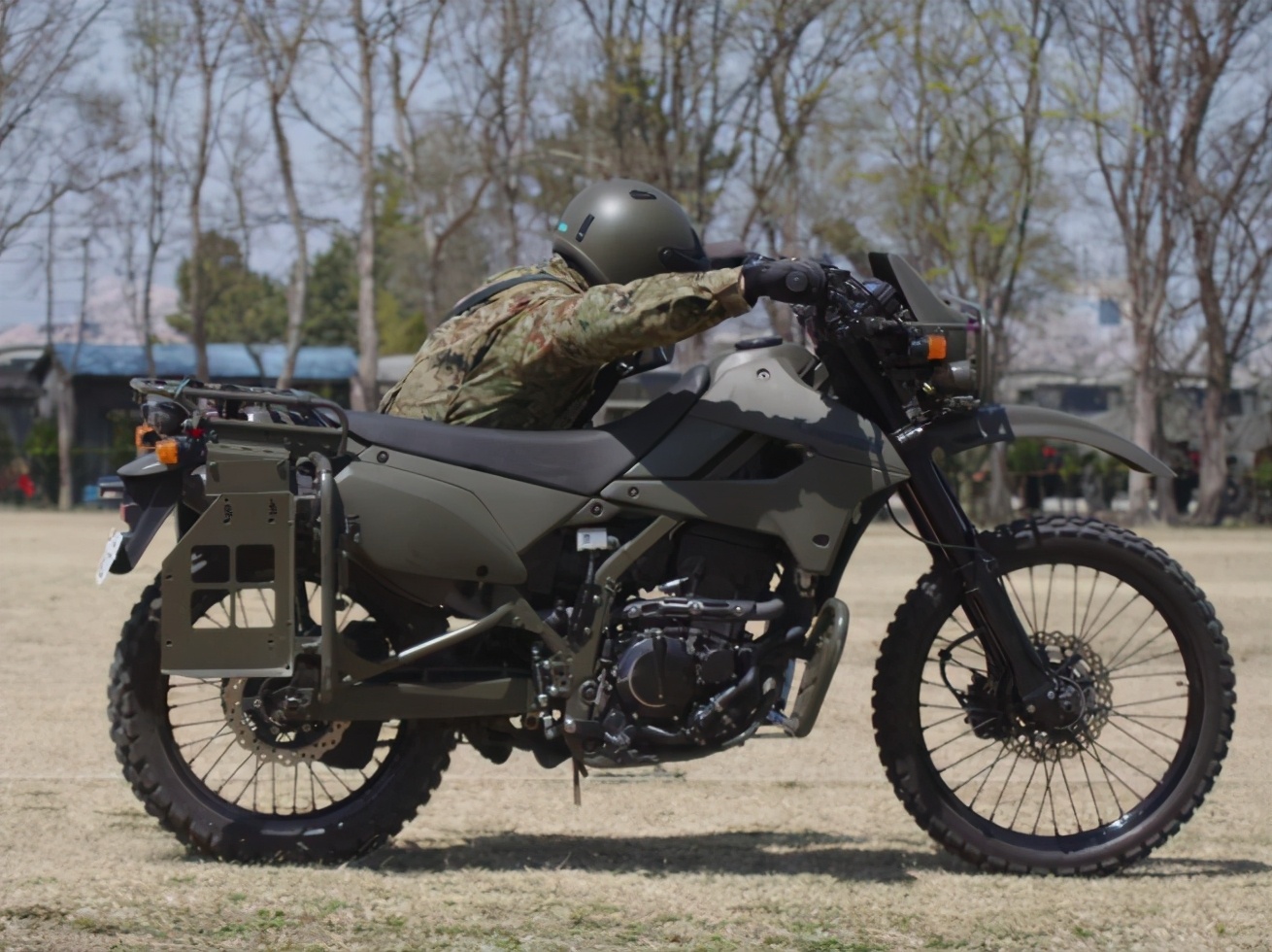 日本摩托车侦察队视频,日本自卫队摩托都是柴油吗