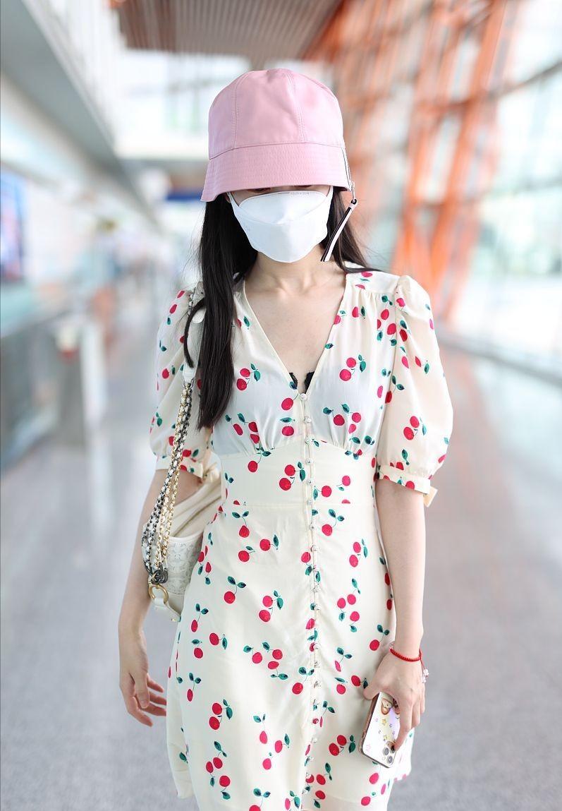 宋轶小雏菊印花裙,宋轶牛仔短裙穿搭