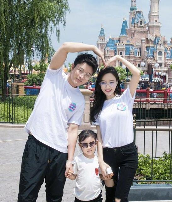 李小璐发长文回应离婚称曾想过自杀夜宿视频曝光前遭威胁