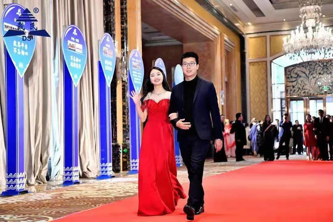 规范自律天道酬勤,奉献担当人心有秤,戴氏教育名航部拜年会