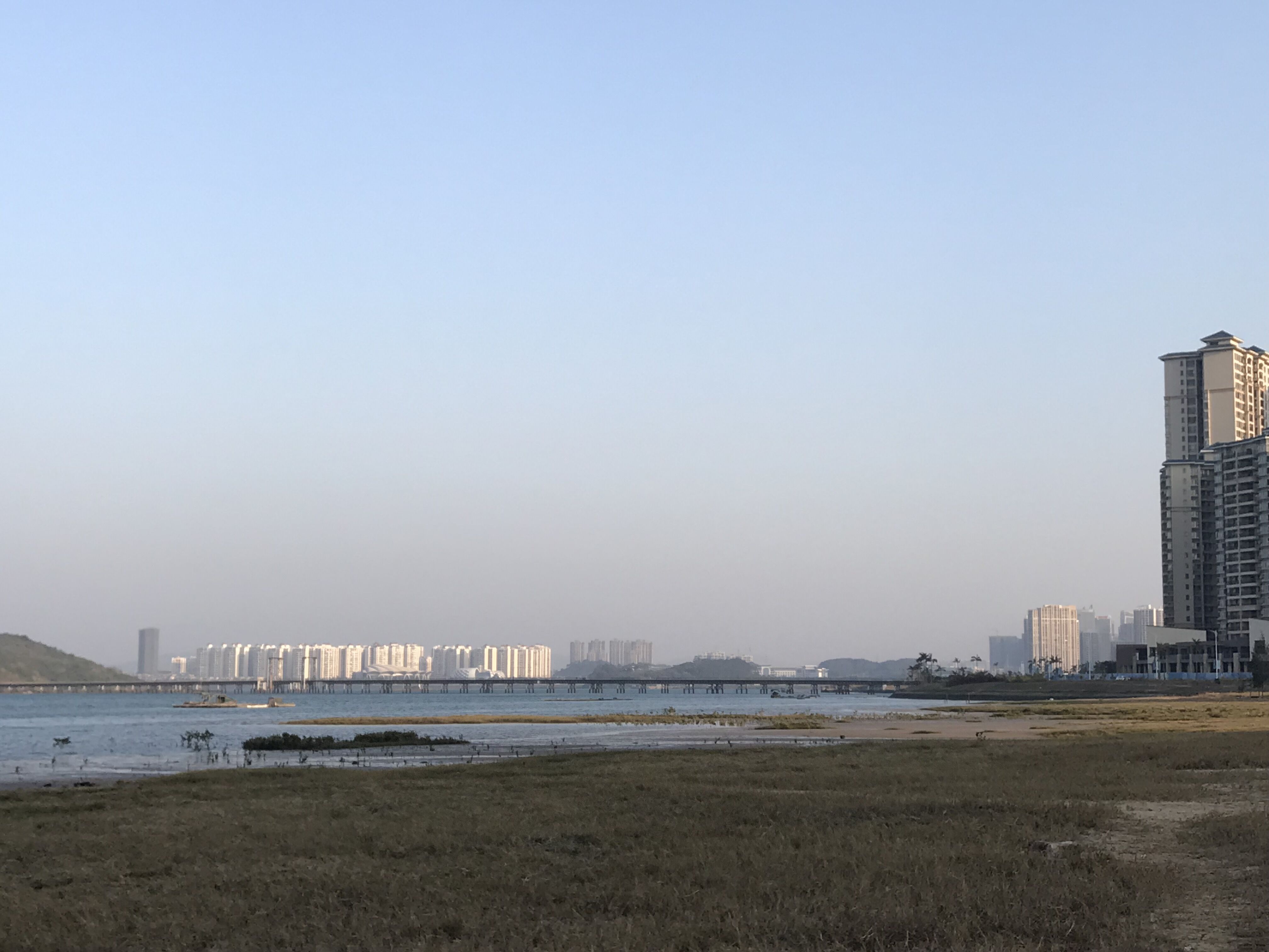 又见东兴,故地重游口岸都关闭了,不同时间不同伙伴不同心情