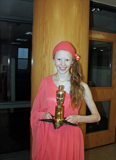 选美皇后是秃子？当众摘下假发引热议！没想到这两个冠军也是秃头