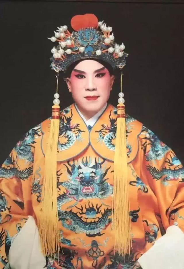 “唱响中原，薪火相传”著名艺术家*军白**选收徒暨公益展演成功举行