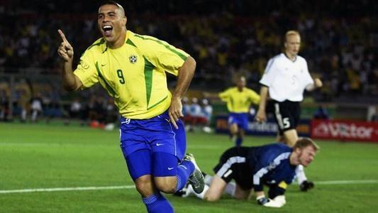 大罗精彩盘带过人集锦超清,梅西和大罗谁盘带过人厉害