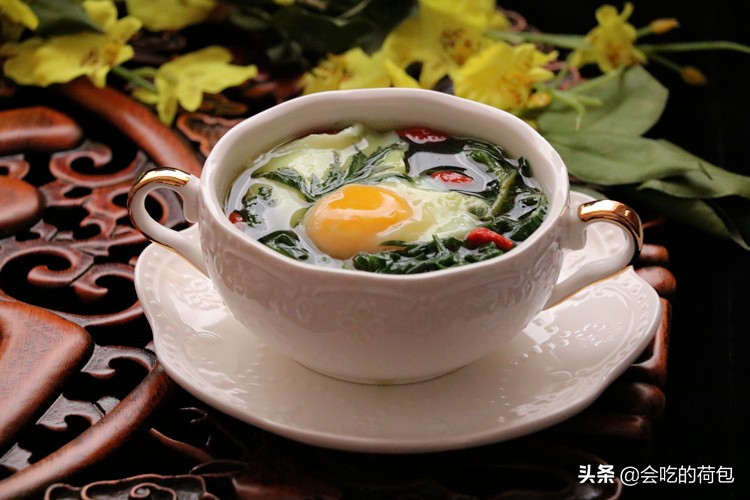 80岁奶奶教我用艾叶煮鸡蛋作用,鸡蛋和艾叶煮水喝有什么功效