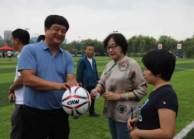 八支足球队,八支青少年足球队齐聚江城