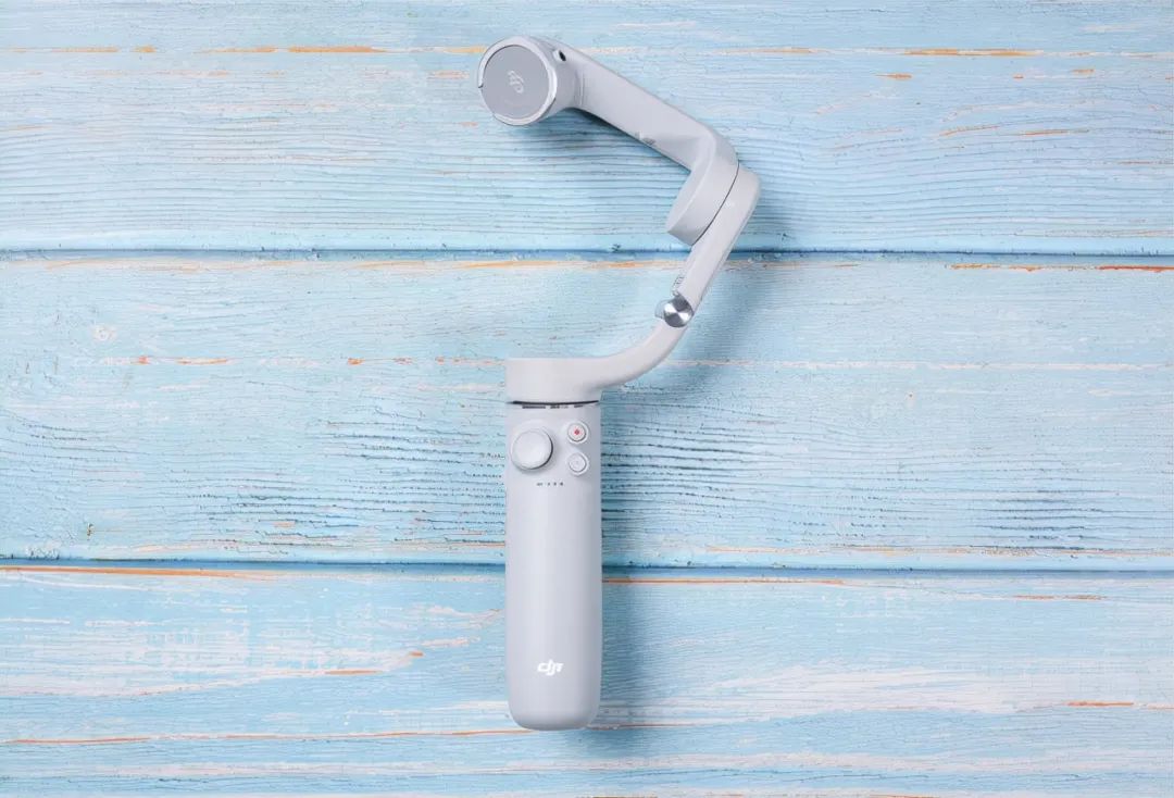 智云5和大疆om5哪个性价比更高,大疆om5稳定器放大功能不能放大