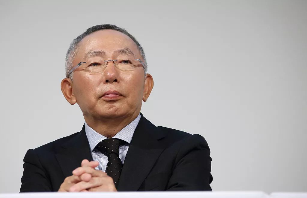 世界上做服装最富的人,世界上做衣服最厉害的人