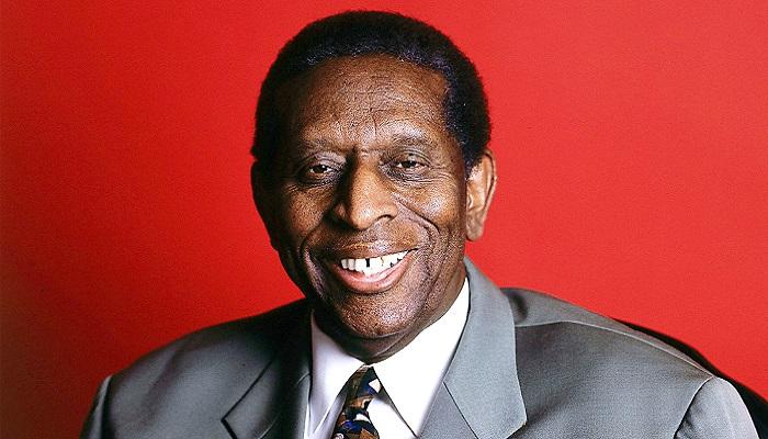 体育历史上的11月1日，尤文图斯和NBA同一天生日，黑人首登NBA