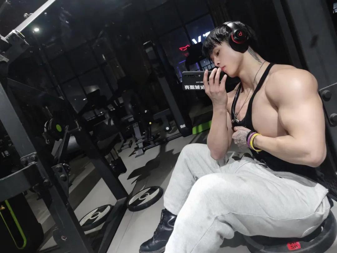 97年小伙长相成熟,97年小伙长相帅气