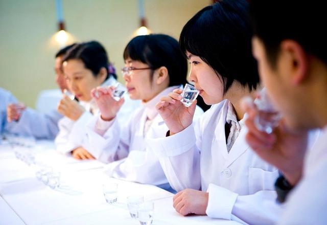买白酒的2个真相要牢记,买白酒怎么买才知道是纯粮酒