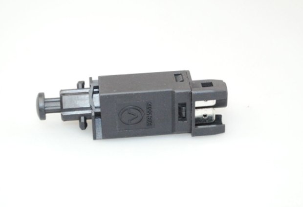 刹车灯一直亮怎么解决,换好刹车灯开关刹车灯还一直亮