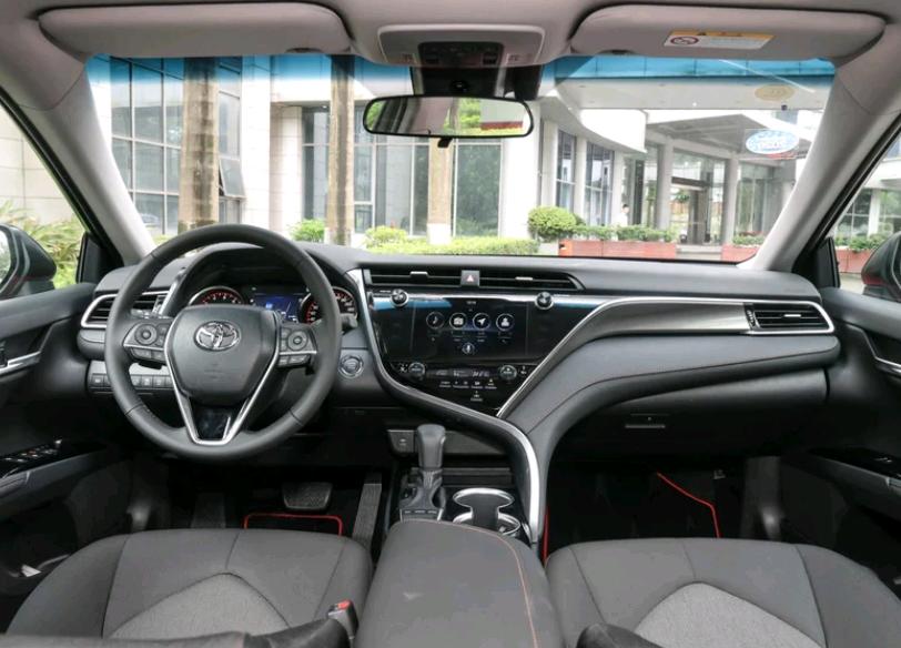 新凯美瑞顶配对比es200,25万丰田凯美瑞