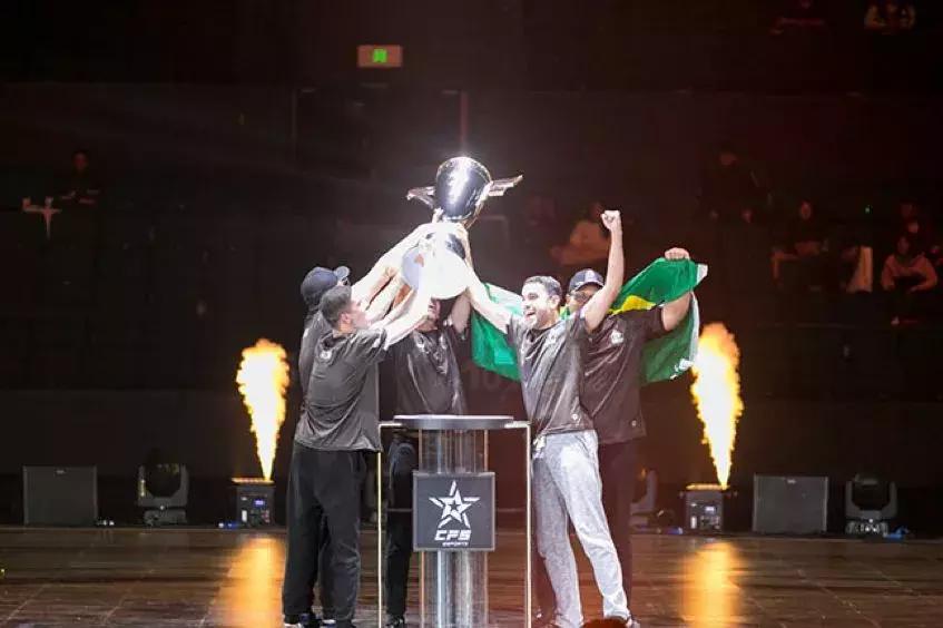 穿越火线六冠王打石头,穿越火线cfs总决赛2018