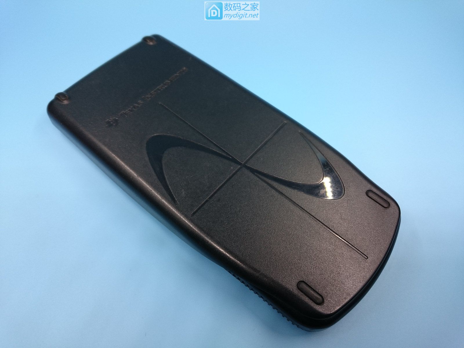 技术大佬秀操作！德州仪器TI-89图形计算器拆机维修及CPU超频