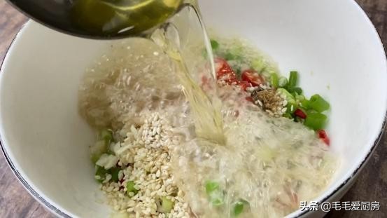 为什么饭店的拌黄瓜那么好吃？原来做法这么简单，学会过年露一手