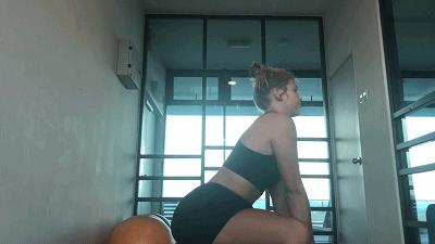 如何翘臀瘦肚子,怎么减腰侧赘肉让臀部饱满