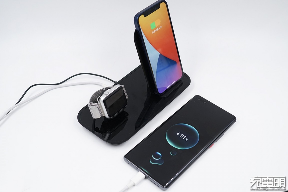 mophie二合一无线充电底座,mophie推出四合一无线充电器