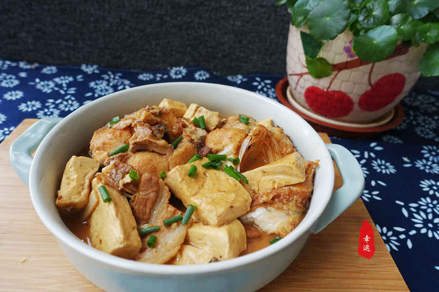 炖鱼的家常做法草鱼炖豆腐,五花肉草鱼炖豆腐怎么做才好吃啊