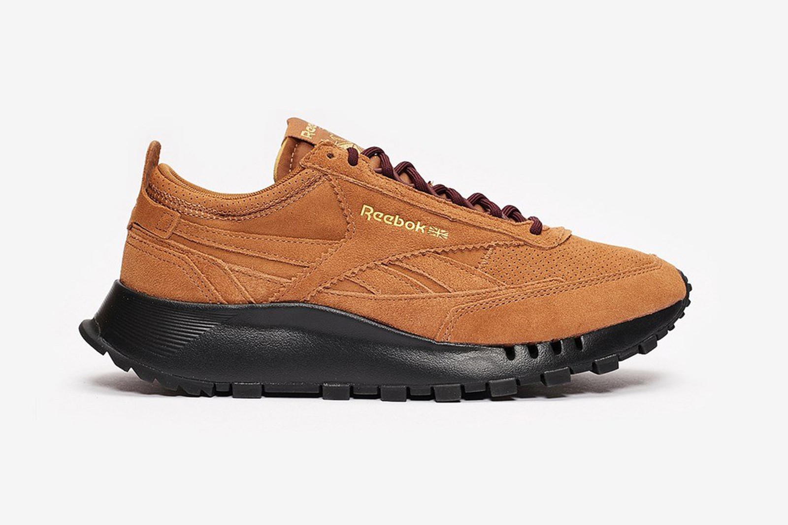 锐步专为散步而设计的球鞋