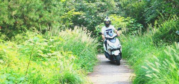 新大洲本田颜值高,新款新大洲本田裂行125踏板摩托车