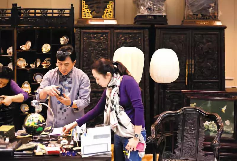 成龙收藏的紫檀,成龙的小叶紫檀值多少钱