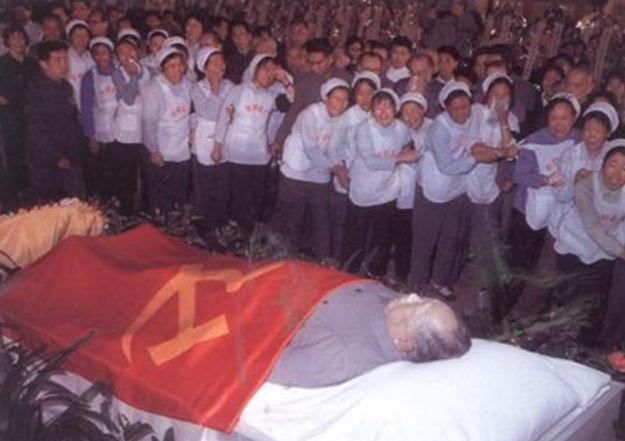 毛主席病逝，钮怀彬6次赴京送画诉衷情，*国锋华**为其题词“思源”