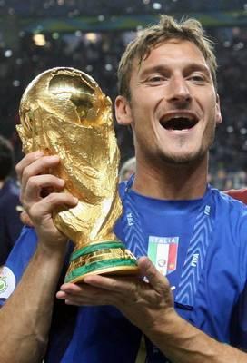 意大利足球托蒂图片,托蒂国家队进球