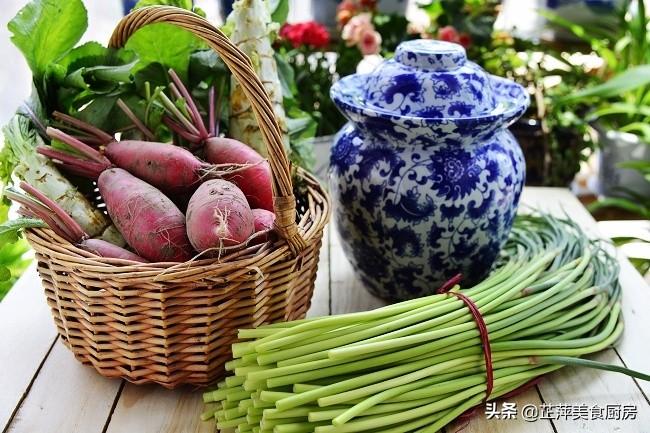 纯干货：我的6年养护经验助你成功腌制一坛可传家的四川泡菜水