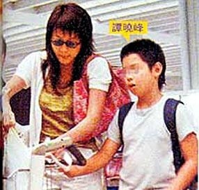 谭咏麟的两位妻子及孩子,71岁谭咏麟被曝出轨女粉丝