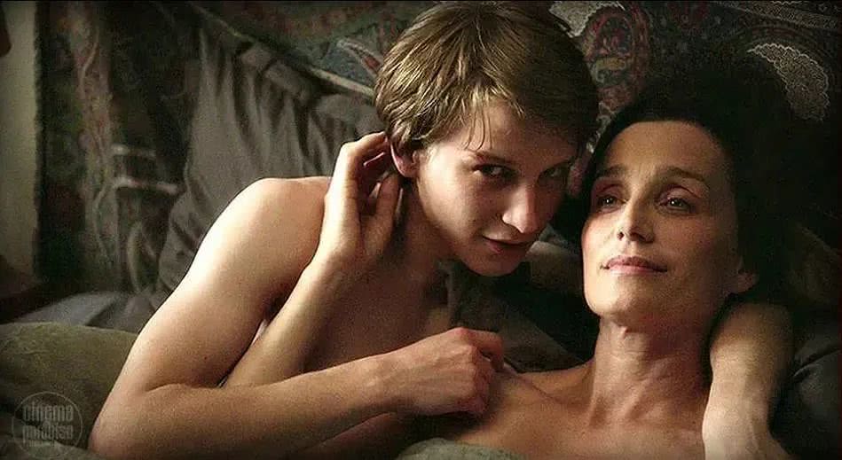 日版《登堂入室》,跟踪邻居竟然是为了写论文?