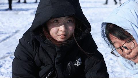 哈尔滨一高校操场惊现双航母,高校雪地双航母